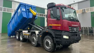 На рынок РФ вышел новый автомобиль-мультилифт на шасси КАМАЗ-65951, который может работать и в АПК